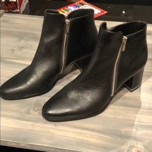 Black leather Calvin Klein black booties